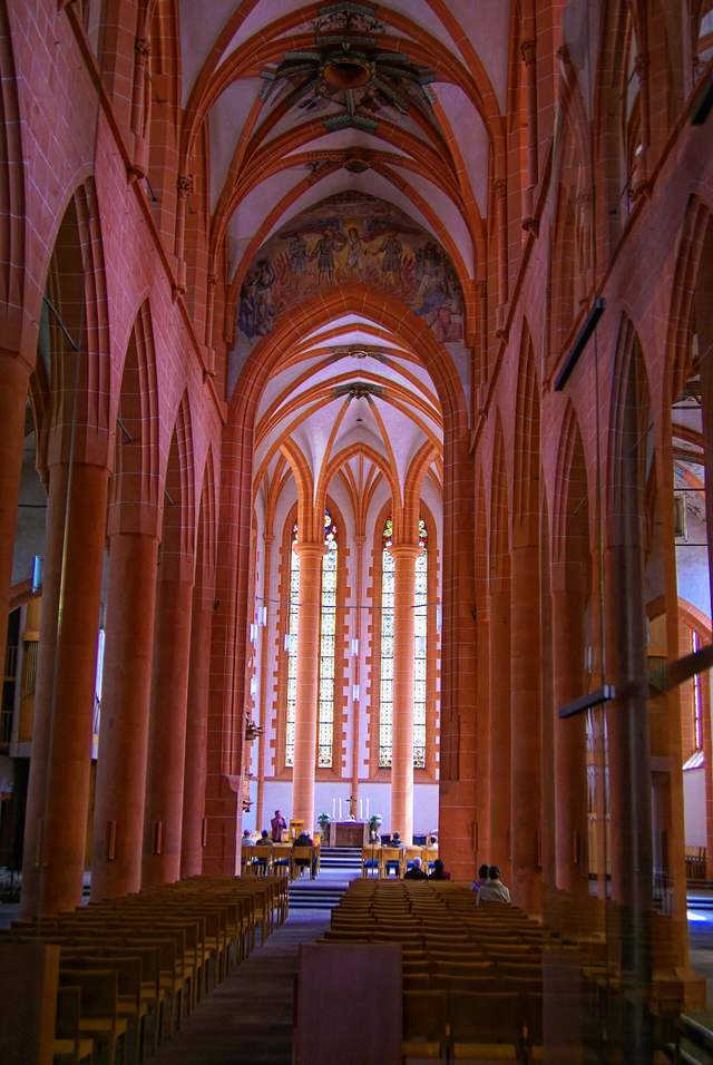 Innenraum der Heiliggeistkirche