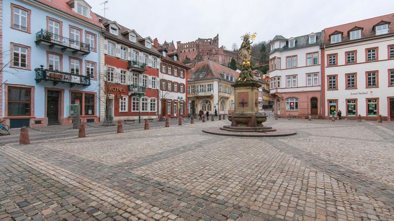Kornmarkt mit Madonnenstatue